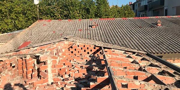 retirada uralita en antigua escuela magisterio en valladolid