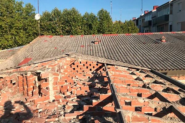 retirada uralita en antigua escuela magisterio en valladolid